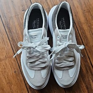 Skechers Women's White and Gray Sneakers
